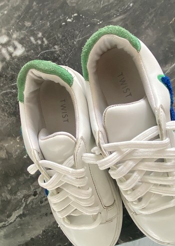 36 Beden Beyaz Nakışlı Velcro Detaylı Spor Ayakkabı