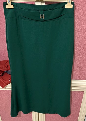 Kemer Detaylı Koyu Yeşil Uzun Kalem Etek - Görsel 2