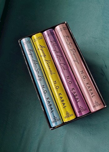 Victoria Ying'den Ac Hayalet Mangası ve karışık roman seti - Görsel 8