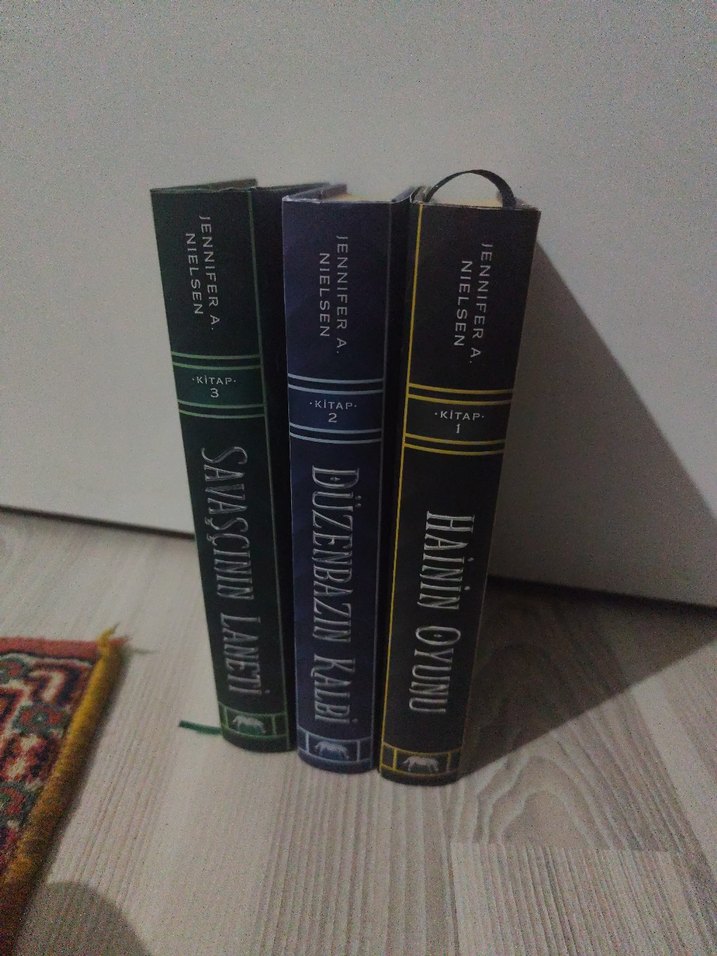 Victoria Ying'den Ac Hayalet Mangası ve karışık roman seti - Görsel 4