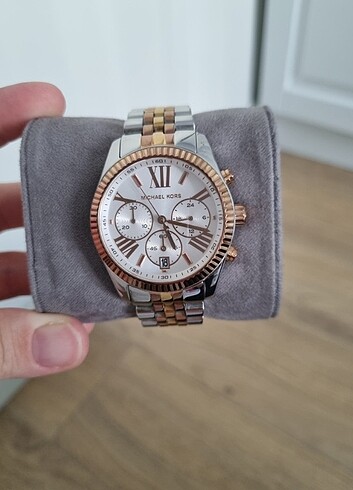 Micheal Kors saat