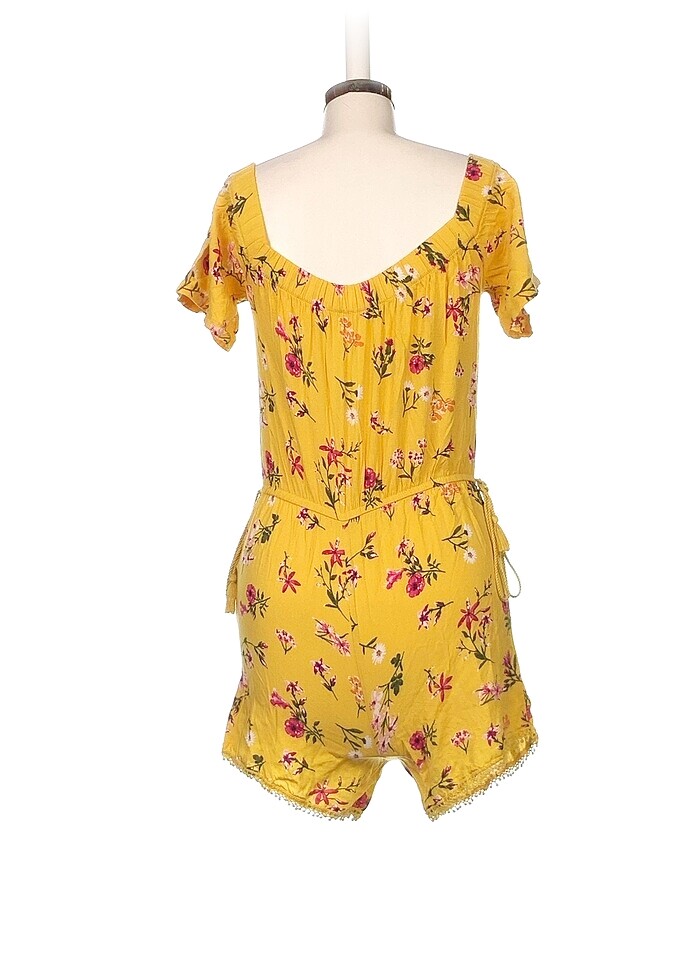 LC Waikiki Kısa Tulum %70 İndirimli. - Görsel 3