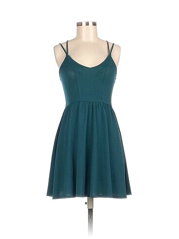 H&M Kısa Elbise %70 İndirimli.