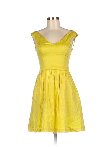 Zara Kısa Elbise %70 İndirimli.