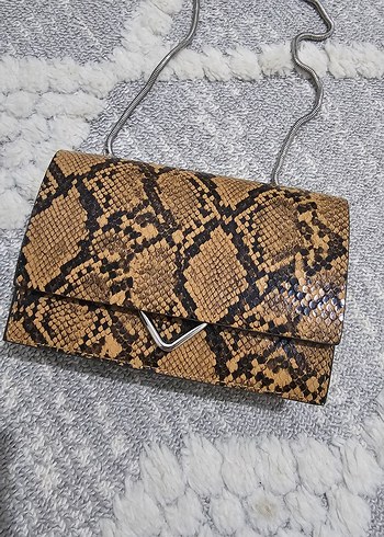 Zincir Detaylı Kahverengi Yılan Derisi Çanta - Görsel 2