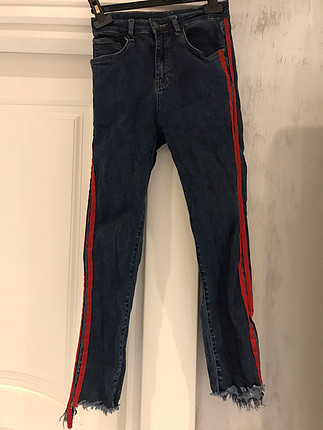 s Beden Kenarı kırmızı çizgili jean