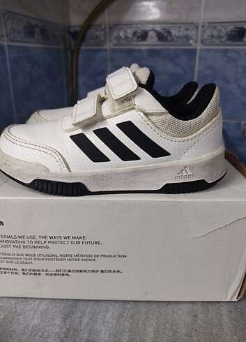 25 Beden Adidas orjinal spor ayakkabı 