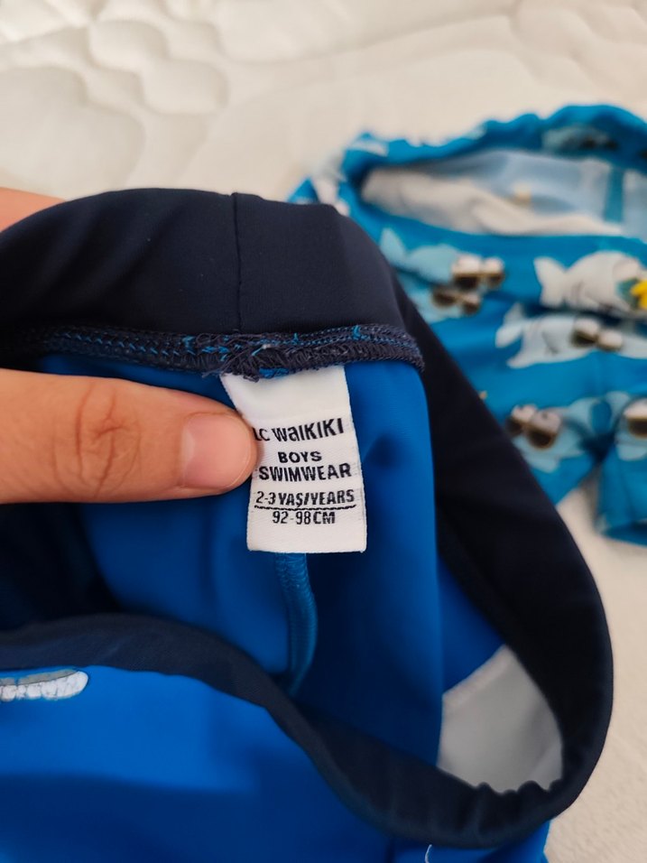 Erkek Çocuk Renkli Baskılı Mayo ve Deniz Ayakkabısı - Görsel 4