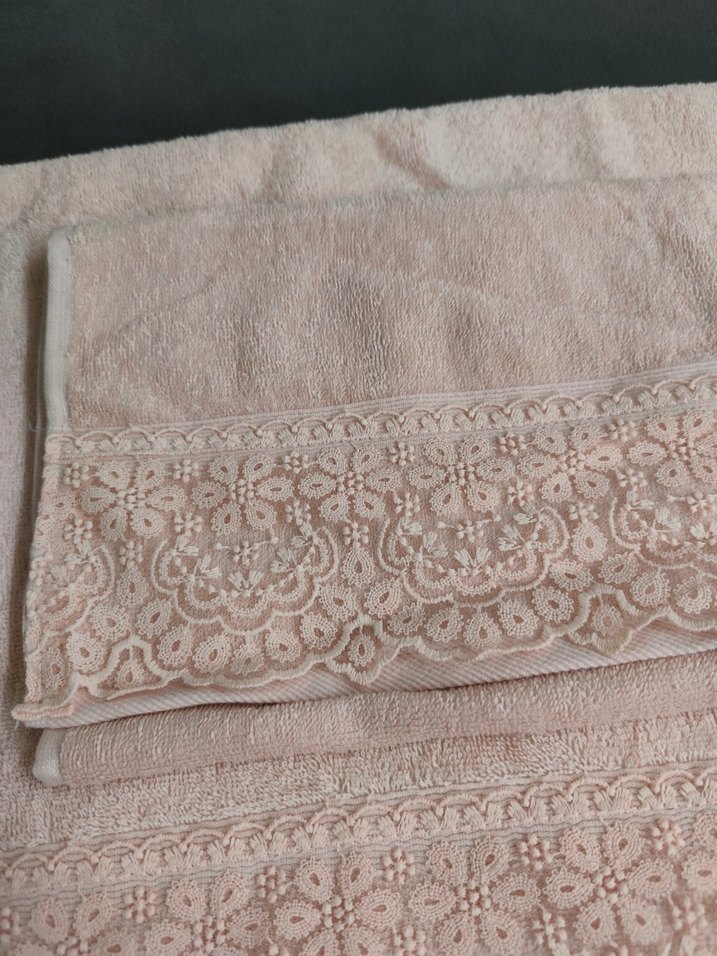 Nakışlı beyaz ve pastel havlu seti - Görsel 2