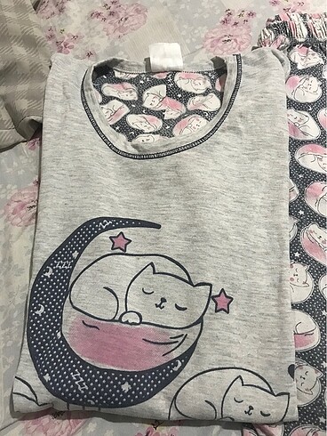 m Beden Kedili pijama takımı