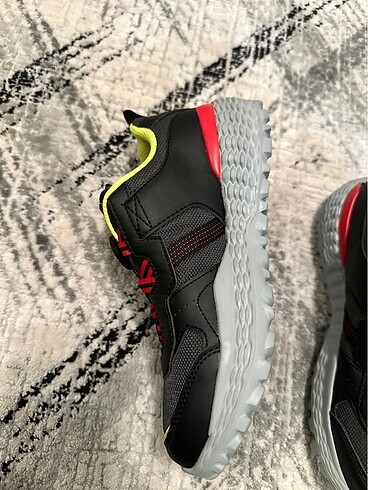 Skechers Skechers twist-fit erkek çocuk ayakkabısı 36 numara