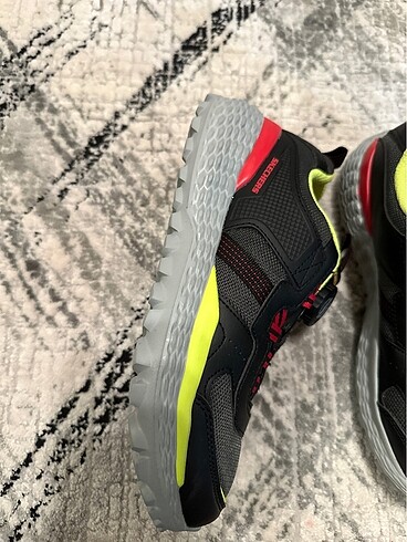 36 Beden siyah Renk Skechers twist-fit erkek çocuk ayakkabısı 36 numara