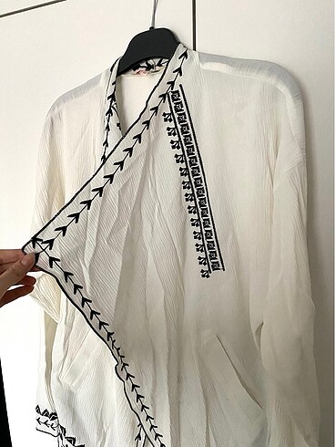 Koton İşlemeli crop hırka kimono
