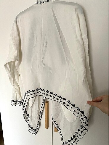 40 Beden beyaz Renk İşlemeli crop hırka kimono