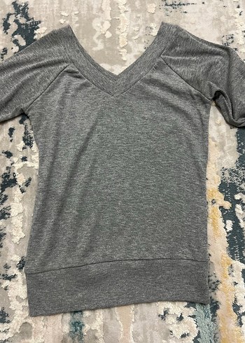 Gri V Yaka Kadın Tişört - Görsel 2