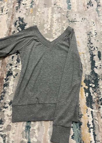 Gri V Yaka Kadın Tişört - Görsel 4