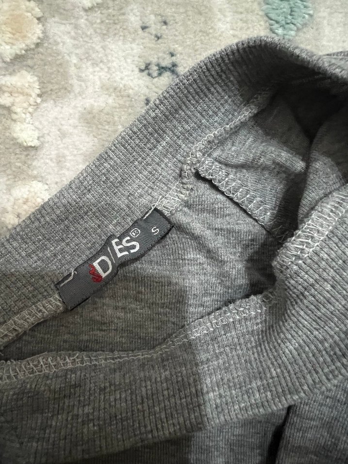 Gri V Yaka Kadın Tişört - Görsel 5