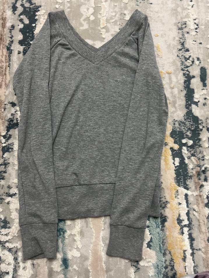 Gri V Yaka Kadın Tişört - Görsel 3