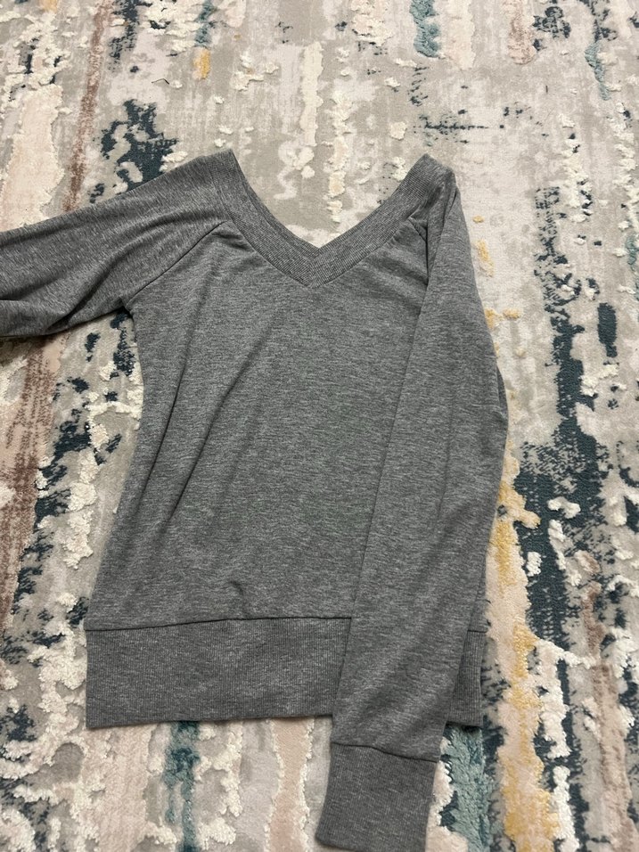 Gri V Yaka Kadın Tişört - Görsel 4