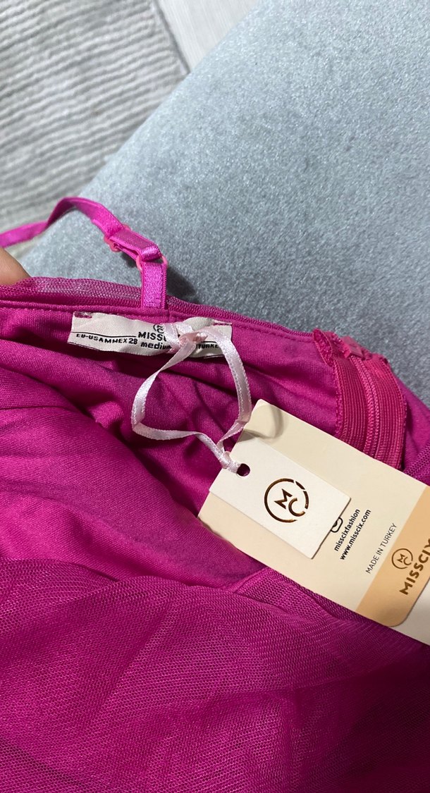 Tüllü askılı pembe elbise - Görsel 4