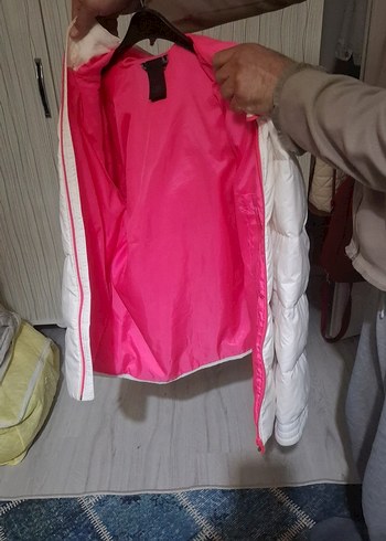 Kadın Beyaz Kapüşonlu Fermuarlı Mont - Görsel 3