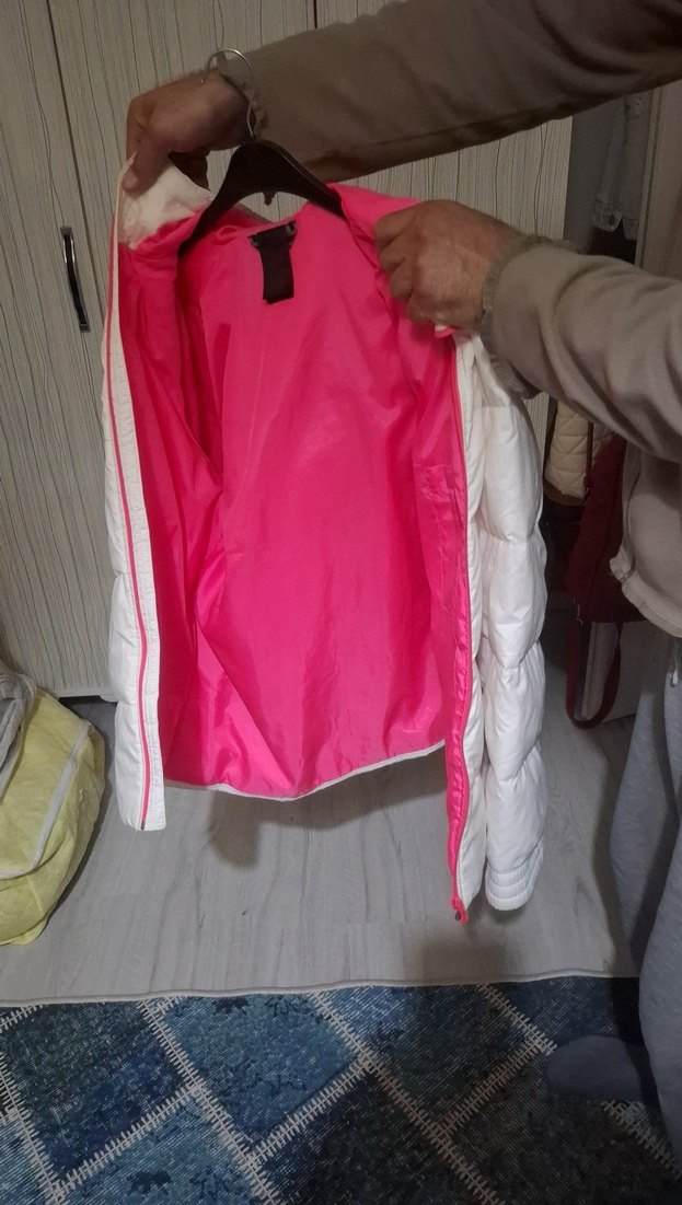 Kadın Beyaz Kapüşonlu Fermuarlı Mont - Görsel 3