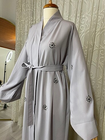Gri krep abaya