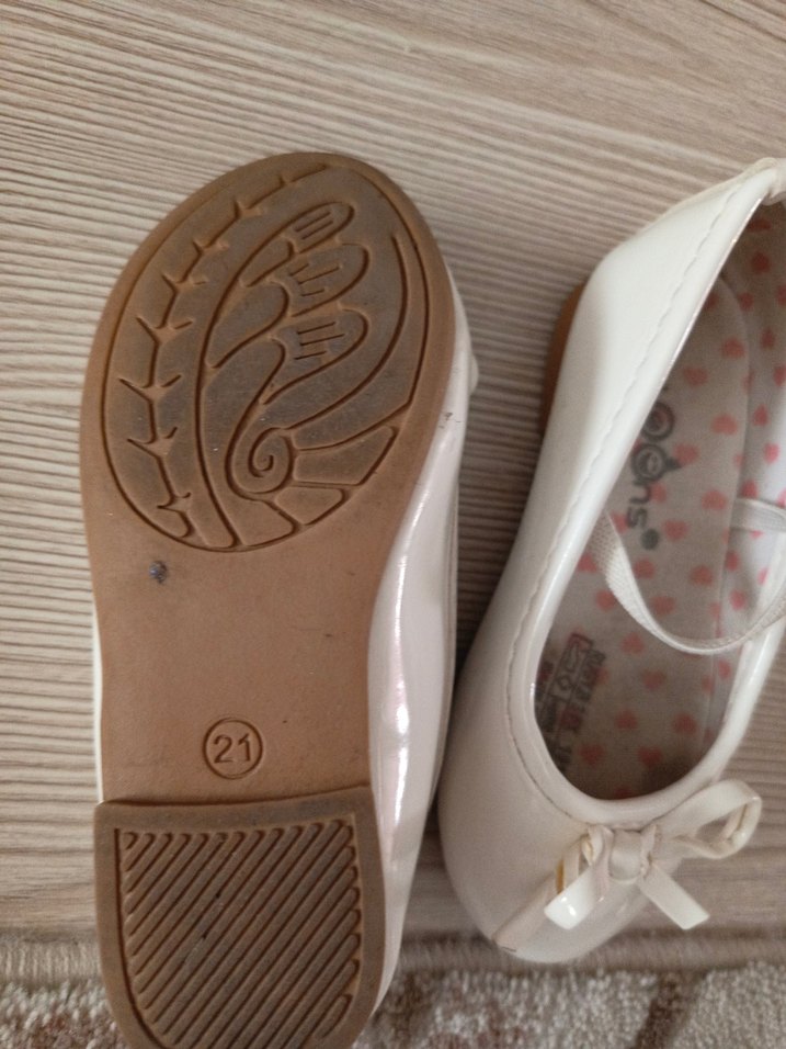 Beyaz Fiyonk Detaylı Kız Çocuk Babet - Görsel 2