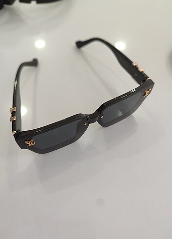 Louis Vuitton (Orijinal Değil ) Siyah Kare Gözlük 