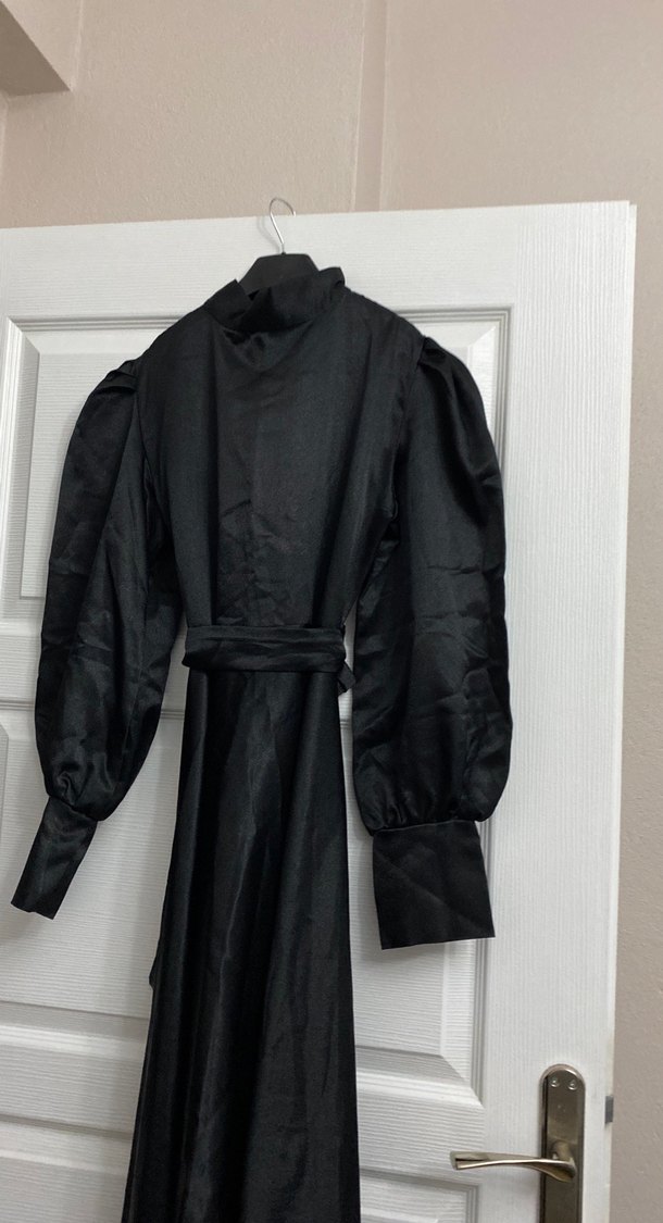 Siyah Yüksek Yakalı Uzun Gotik Elbise - Görsel 3