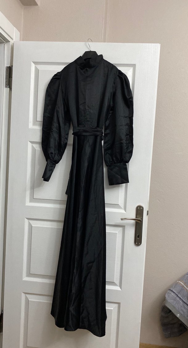 Siyah Yüksek Yakalı Uzun Gotik Elbise - Görsel 2