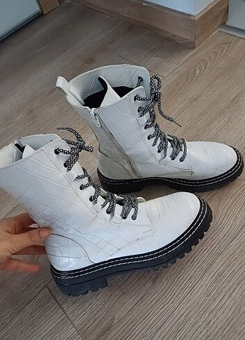 40 Beden KADIN BOT 40 NUMARA