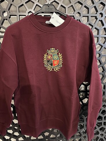 Zara model bordo sweatshirt