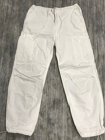 pull and bear beyaz paraşüt pantolon