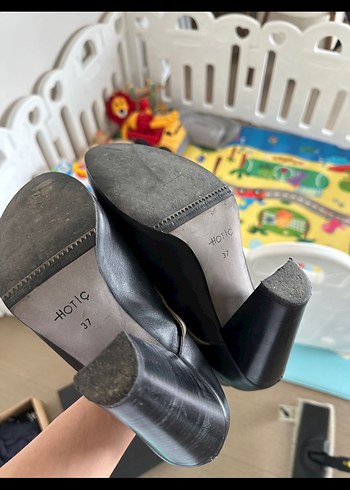 Tokalı Siyah Yüksek Topuklu Kadın Bot - Görsel 3