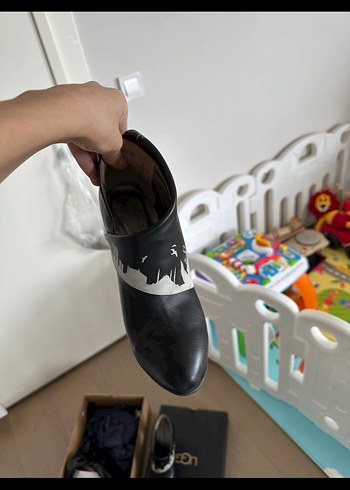 Tokalı Siyah Yüksek Topuklu Kadın Bot - Görsel 6