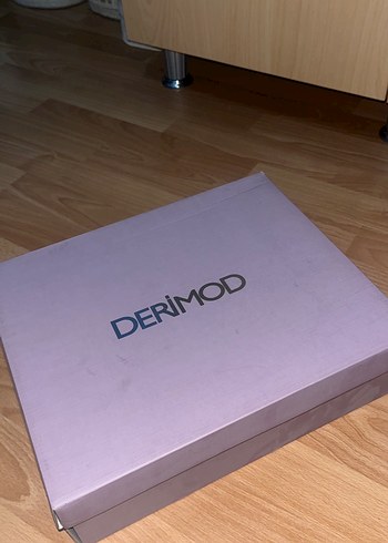 37 Beden Derimod Siyah Deri Tokalı Kadın Bot
