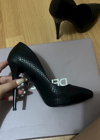 37 Beden siyah Renk Siyah Deri Yılan Desenli Tokalı Stiletto