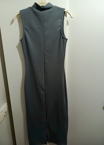 Gri Yüksek Yakalı Kolsuz Uzun Elbise - Görsel 3