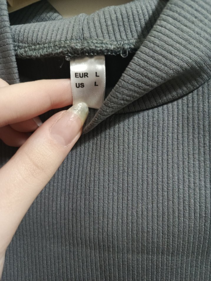 Gri Yüksek Yakalı Kolsuz Uzun Elbise - Görsel 2