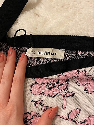 Dilvin Çiçekli Crop