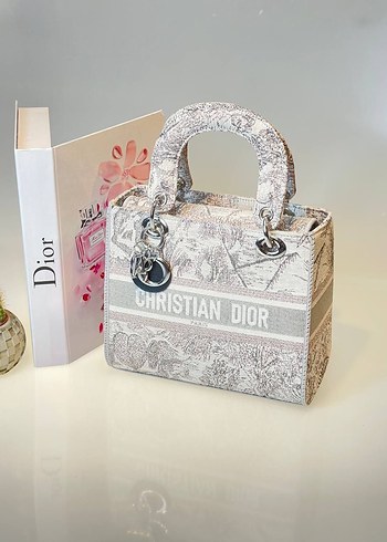 Dior Beyaz Dantelli Bohem Çanta