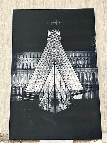 Louvre piramidi tablo