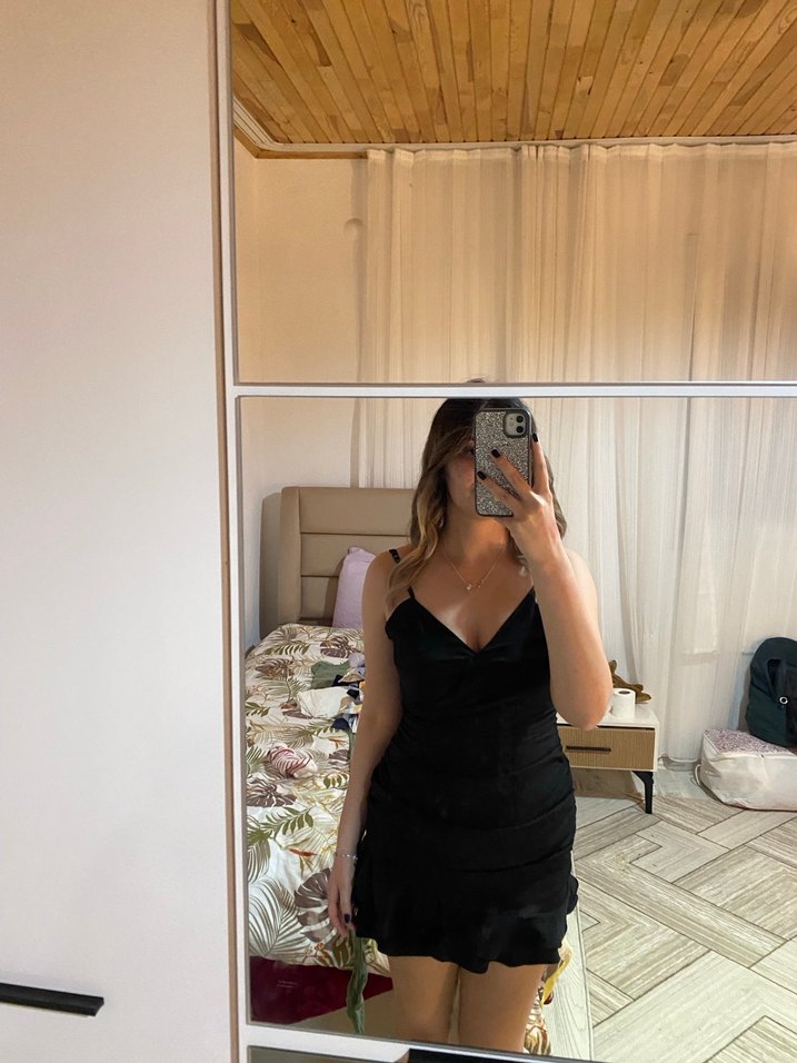 Parlak Siyah Mini V Yaka Elbise - Görsel 3