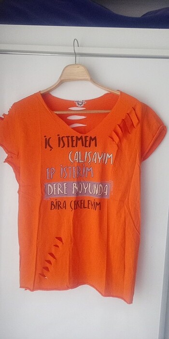Çılgın yazílı çılgın kesimli 4 tshirt