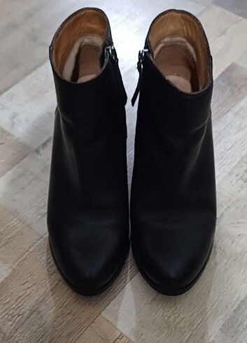 38 Beden H&M Kısa Siyah Deri Bot