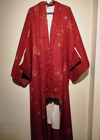 Kırmızı çiçek kimono