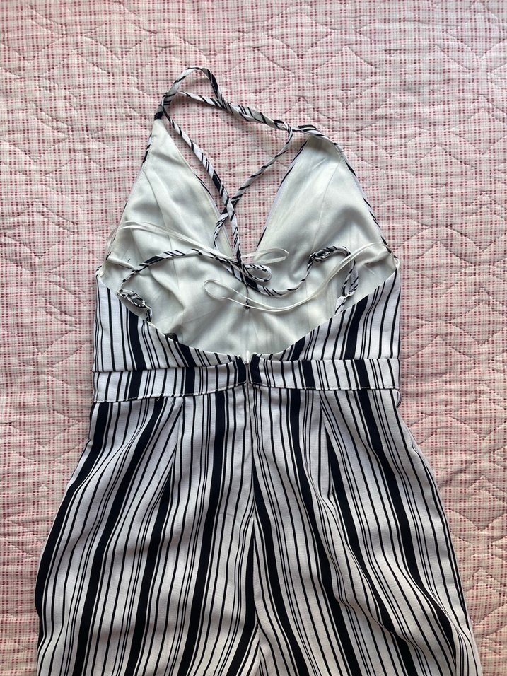 sırt dekolteli tulum - Görsel 2