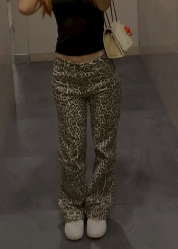32 Beden stradivarius leopar desenli pantolon