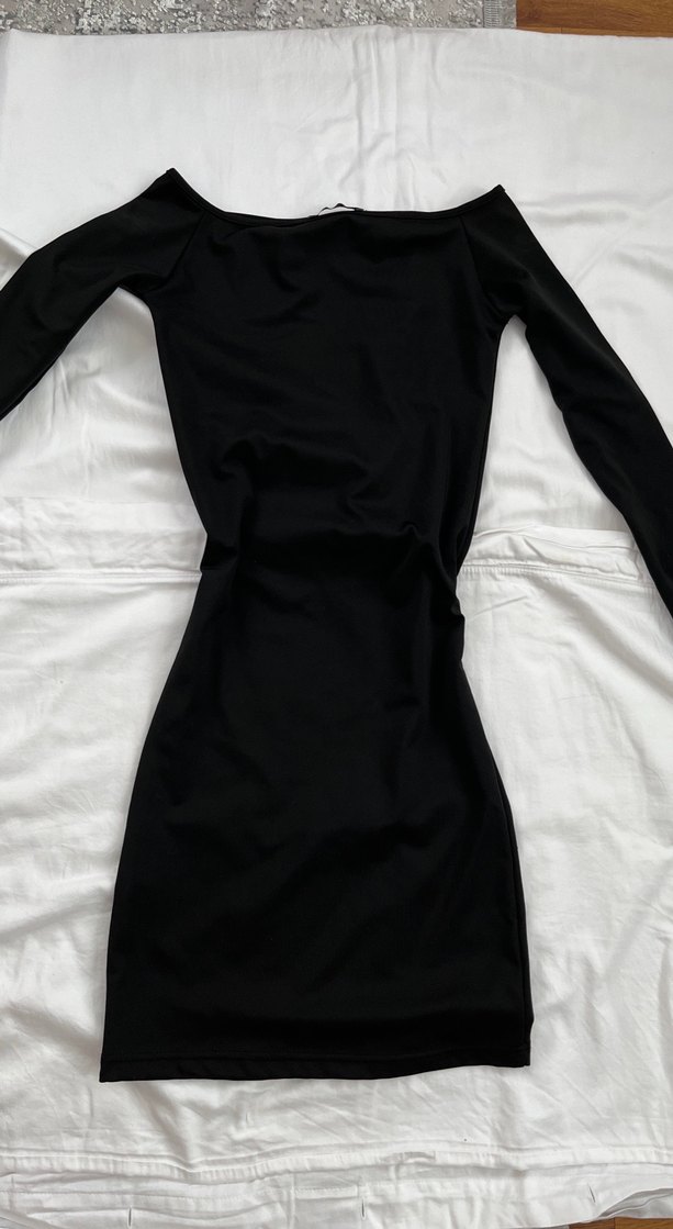 Uzun Kollu Siyah Omuzu Açık Midi Fitted Elbise - Görsel 3